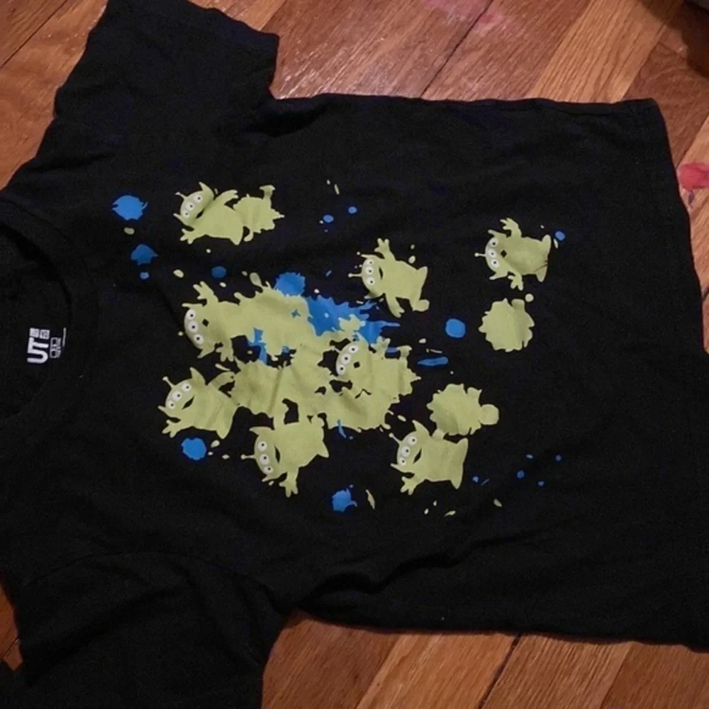 Rare Disney Pixar Uniqlo 5T t shirt Toy Story aliens. - Picture 2 of 4